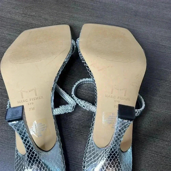 Marc Fisher Women's Dalida Embossed Strappy Sandals Size 7M - Picture 11 of 12
